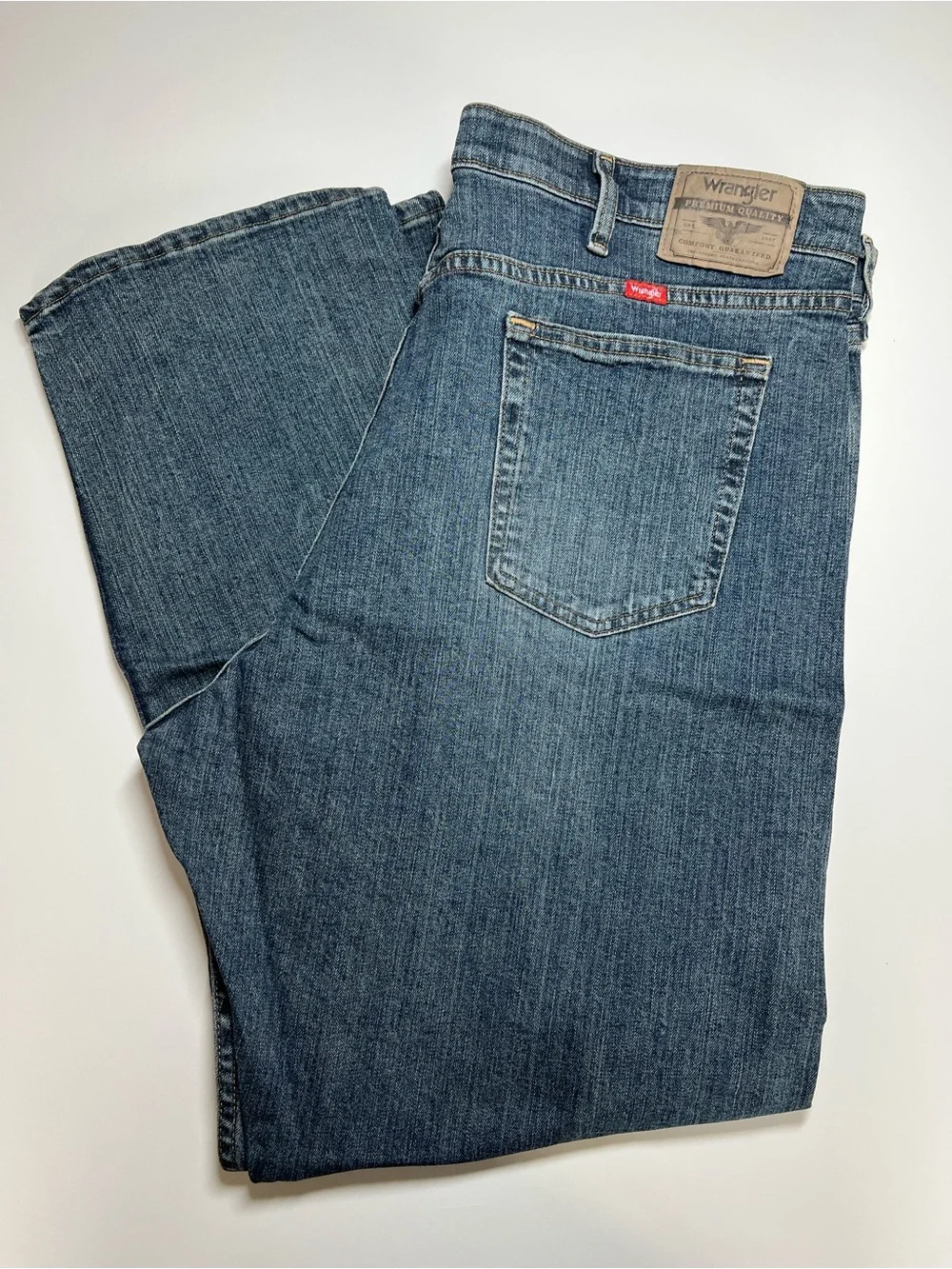 40x30 Wrangler Men's Relaxed Fit Blue Jeans with Comfort Flex Waistband